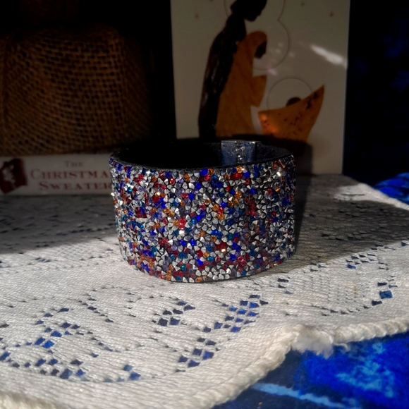 GUESS Colorful Glitter Sparkly Bedazzled Bling Crystal Magnetic Cuff Bracelet - Picture 10 of 11